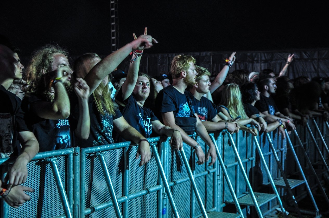 Tage voller Schweiß und Metal in Dinkelsbühl! – … und wenden sich lyrisch gerne mal gegen die Menschheit.