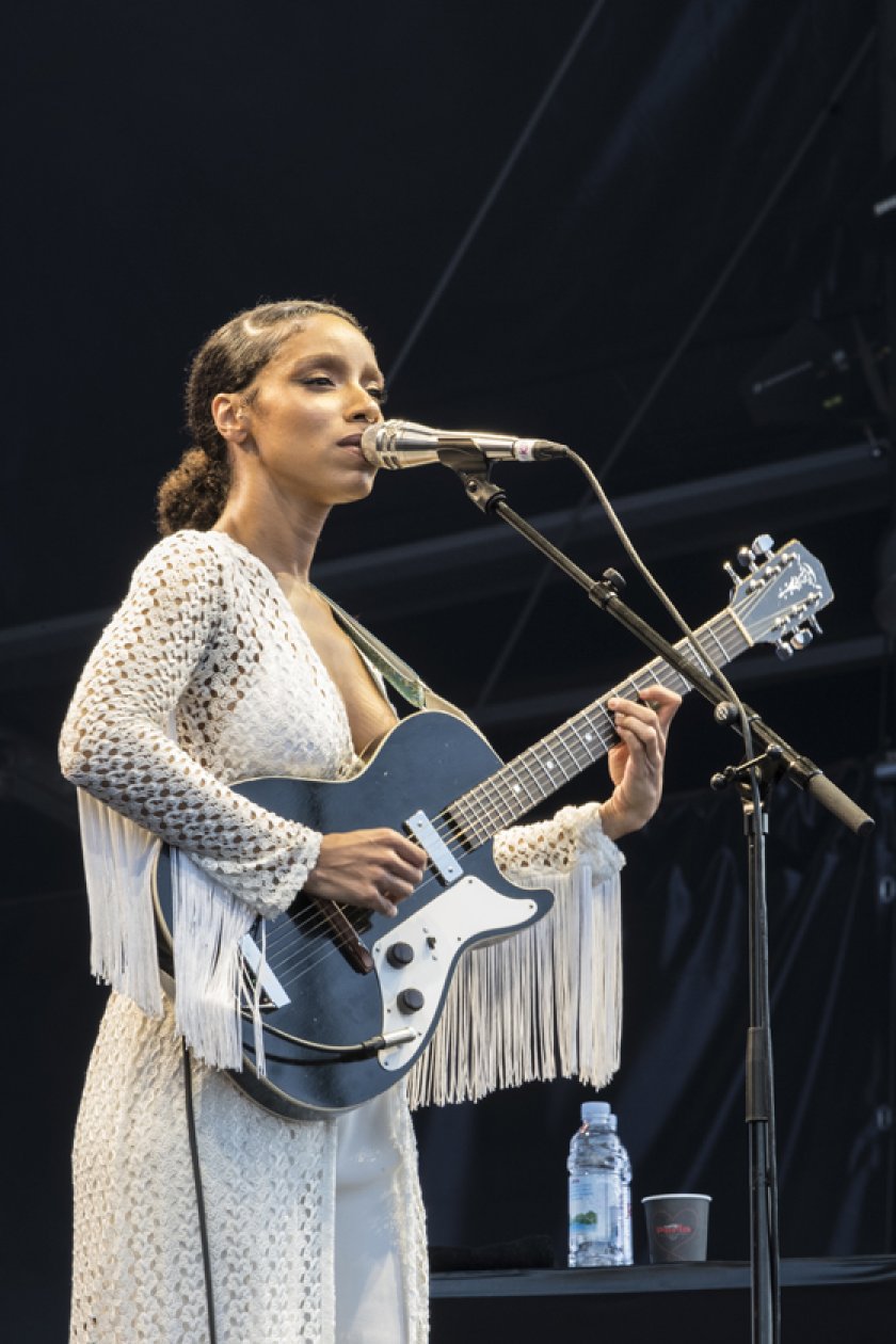 Die Fotos zum Festival-Tagebuch: Über eine Woche lang entsteht auf der Budapester Donauinsel eine eigene Welt. – Lianne La Havas.