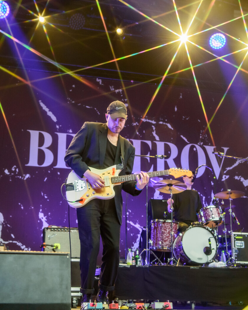 Im idyllischen 'Zaubertal' feiern Tausende Fans mit Peter Fox, Marteria, Bilderbuch, Broilers, Donots, Provinz u.v.a. – Betterov.