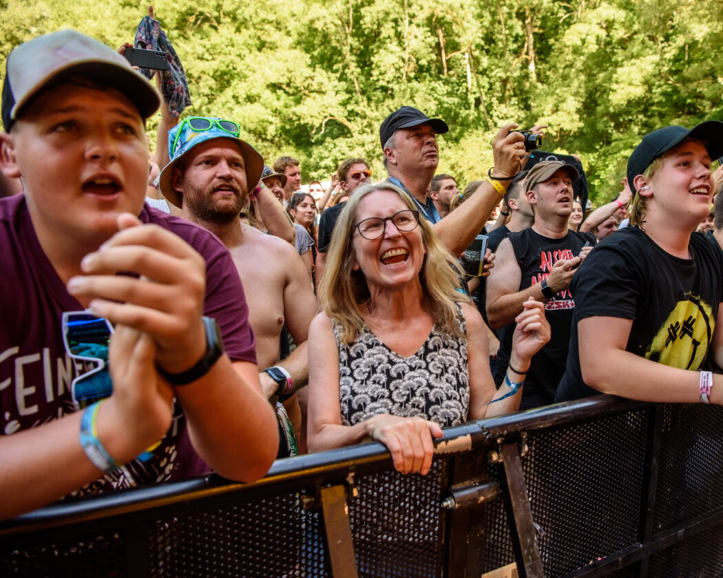 Im idyllischen 'Zaubertal' feiern Tausende Fans mit Peter Fox, Marteria, Bilderbuch, Broilers, Donots, Provinz u.v.a. – Hurra …