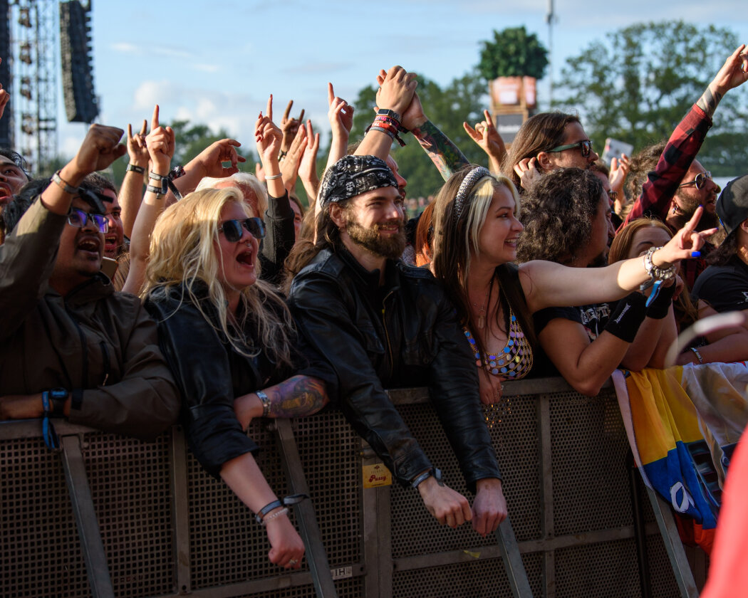 Zum Wochenende hin hat Odin ein Einsehen: Iron Maiden, Megadeth, Heaven Shall Burn, Biohazard, While She Sleeps oder Trivium drehen auf. – Megadeth-Fans.