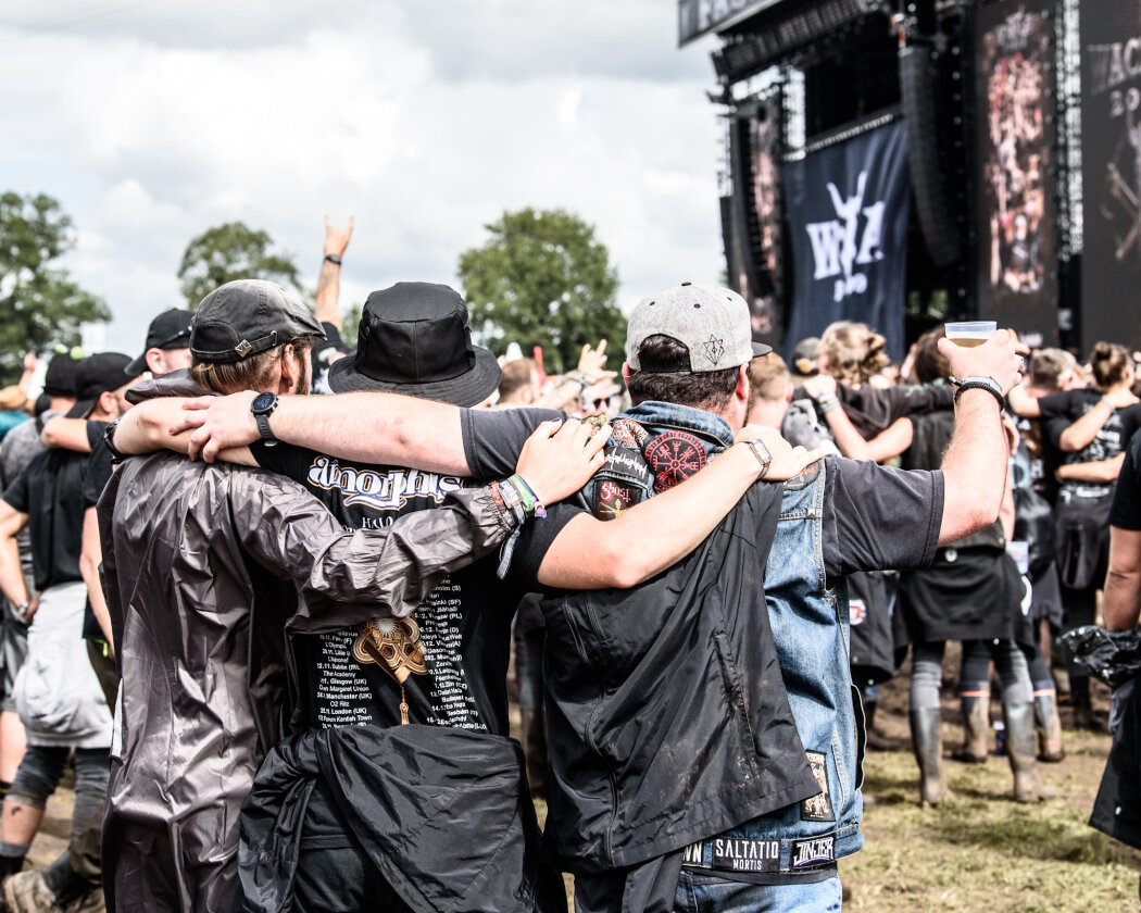 Zum Wochenende hin hat Odin ein Einsehen: Iron Maiden, Megadeth, Heaven Shall Burn, Biohazard, While She Sleeps oder Trivium drehen auf. – Trivium-Fans