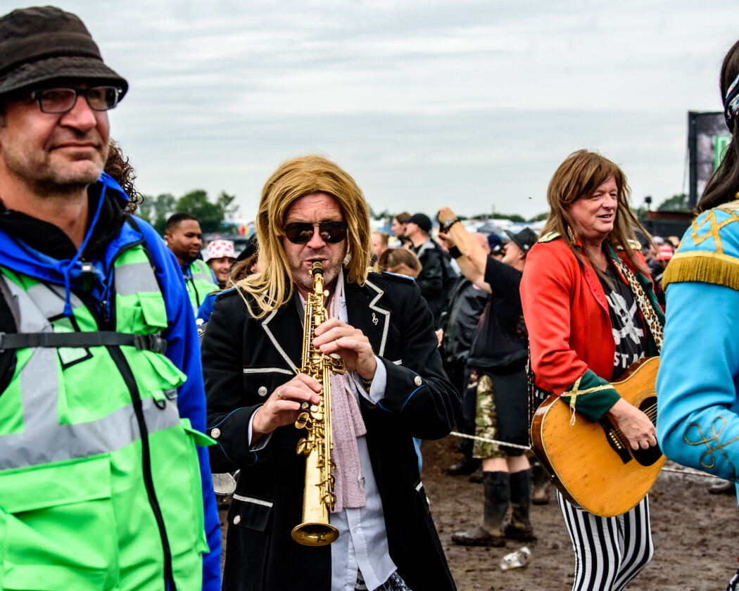 Erstmals in der Geschichte des Metalfestivals verhängten die Verantwortlichen aufgrund tagelangen Starkregens ein Einlassverbot: Rund 50.000 von 85.000 Fans sind vor Ort. – Stimmung!