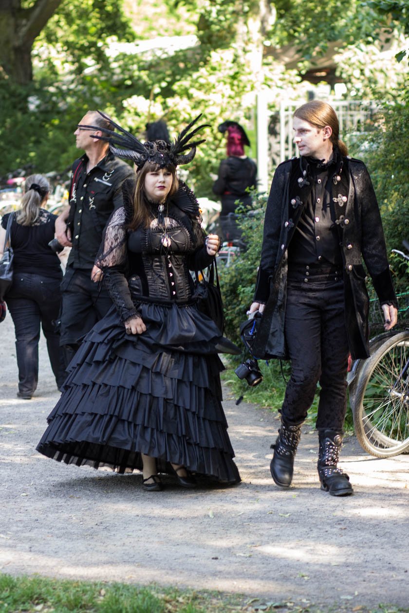 Szene-Treffen in Leipzig: Impressionen vom schwarzen Pfingstwochenende. – Denn bei all der Fotografiererei ...