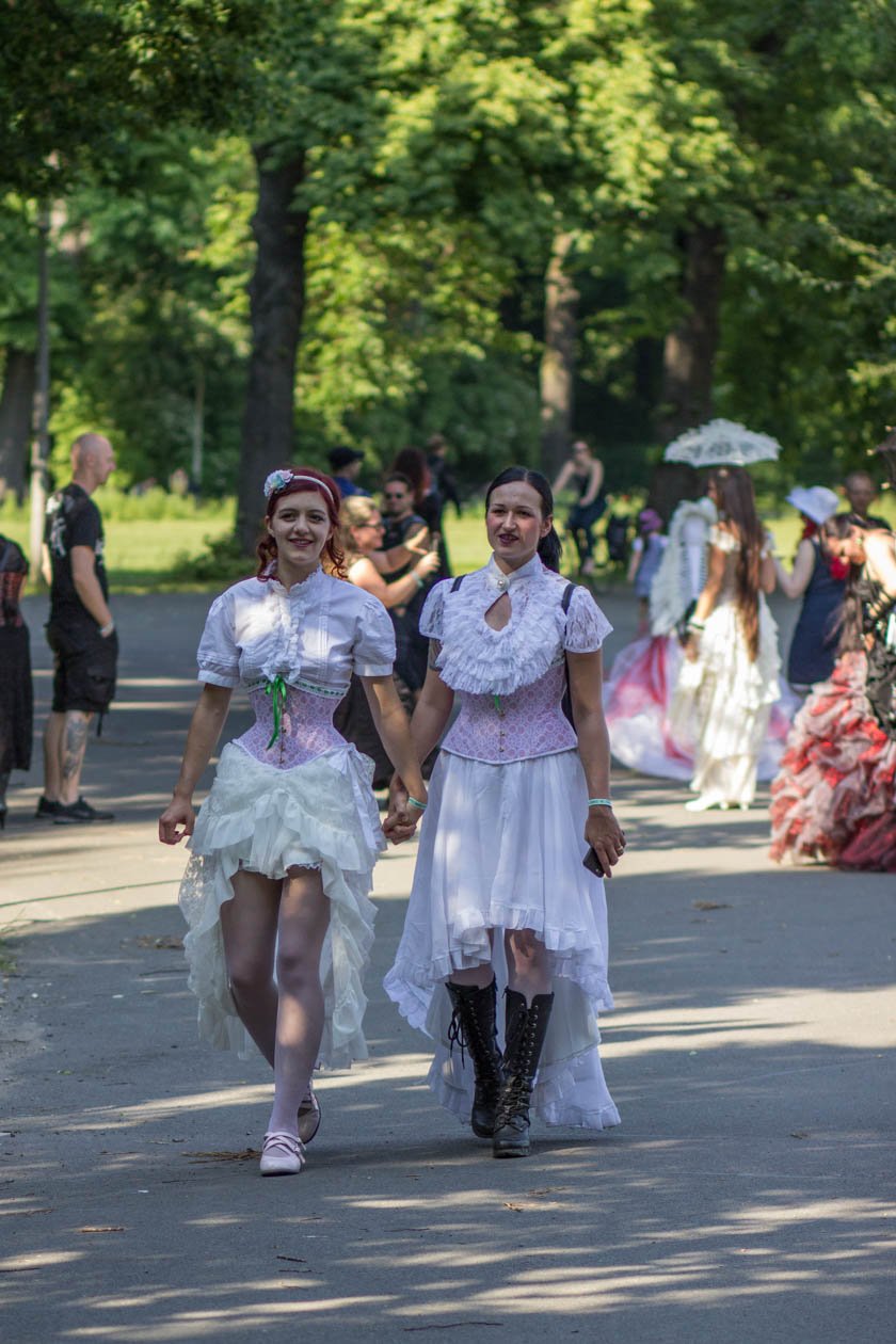 Szene-Treffen in Leipzig: Impressionen vom schwarzen Pfingstwochenende. – Nach dem Flanieren ...