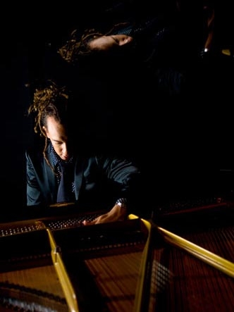 Der Jazznewcomer präsentiert 2009 sein Debüt "Two-Shade". – Gerald Clayton ...