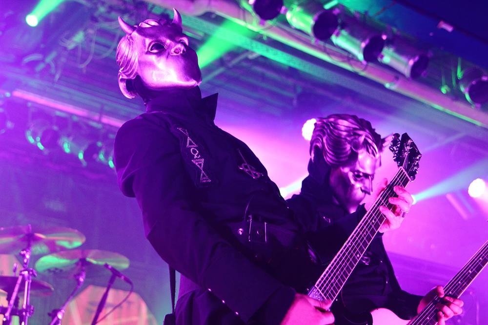 Ghost – Papa Emeritus III. und seine Ghoule zu Gast im ausverkauften Münchener Backstage. – Doppel-Ghoul.