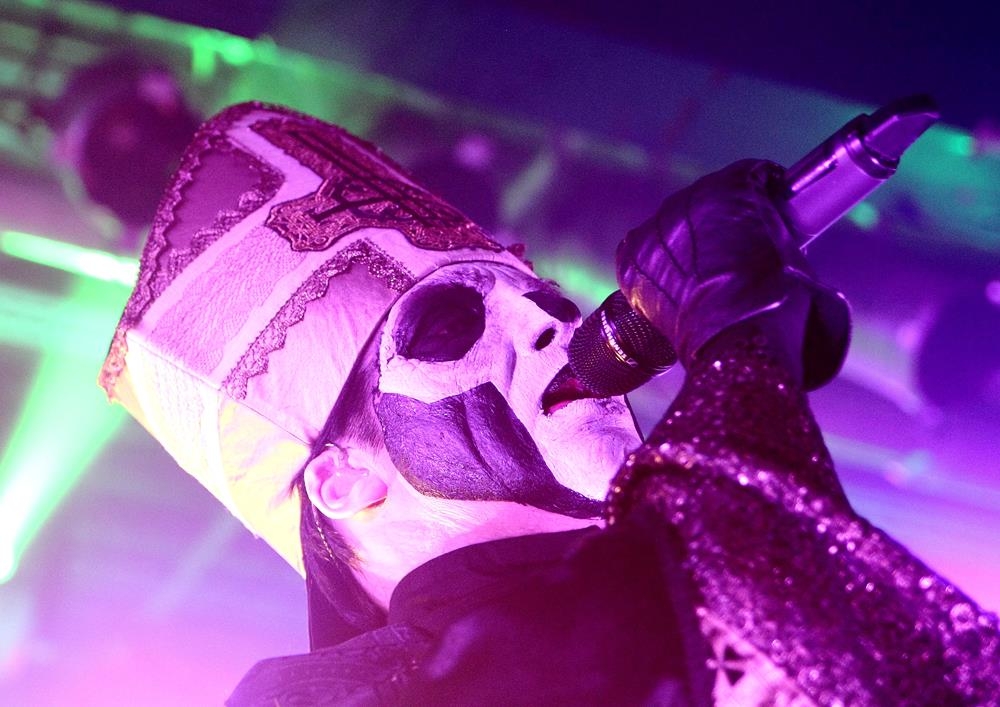 Ghost – Papa Emeritus III. und seine Ghoule zu Gast im ausverkauften Münchener Backstage. – Papa hätte zur Not ebenfalls Ersatz.