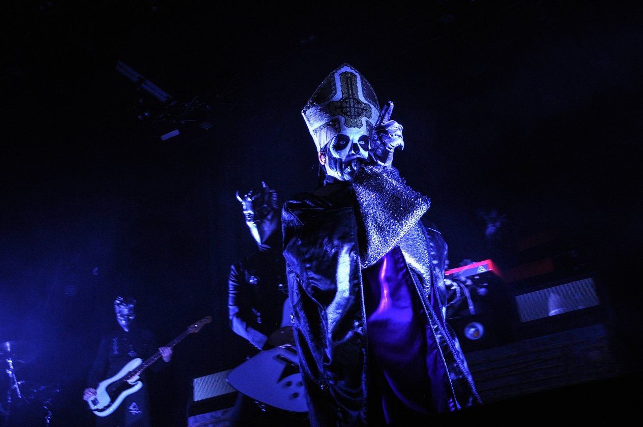 Body and Blood! Ghost live im Schlachthof Wiesbaden. – Alles neu im Hause Ghost.