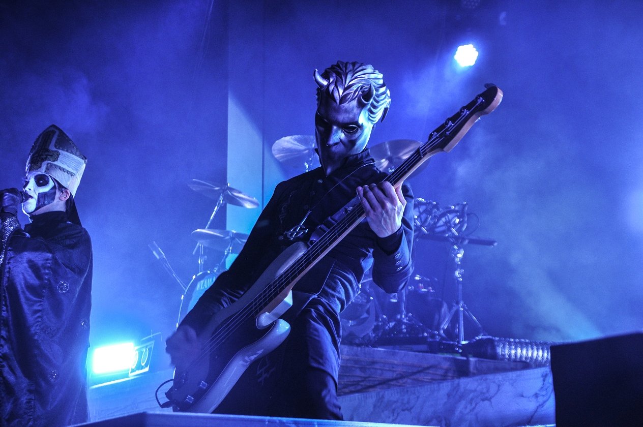 Body and Blood! Ghost live im Schlachthof Wiesbaden. – Und die liefern eine durchweg professionelle und spielfreudige Show.