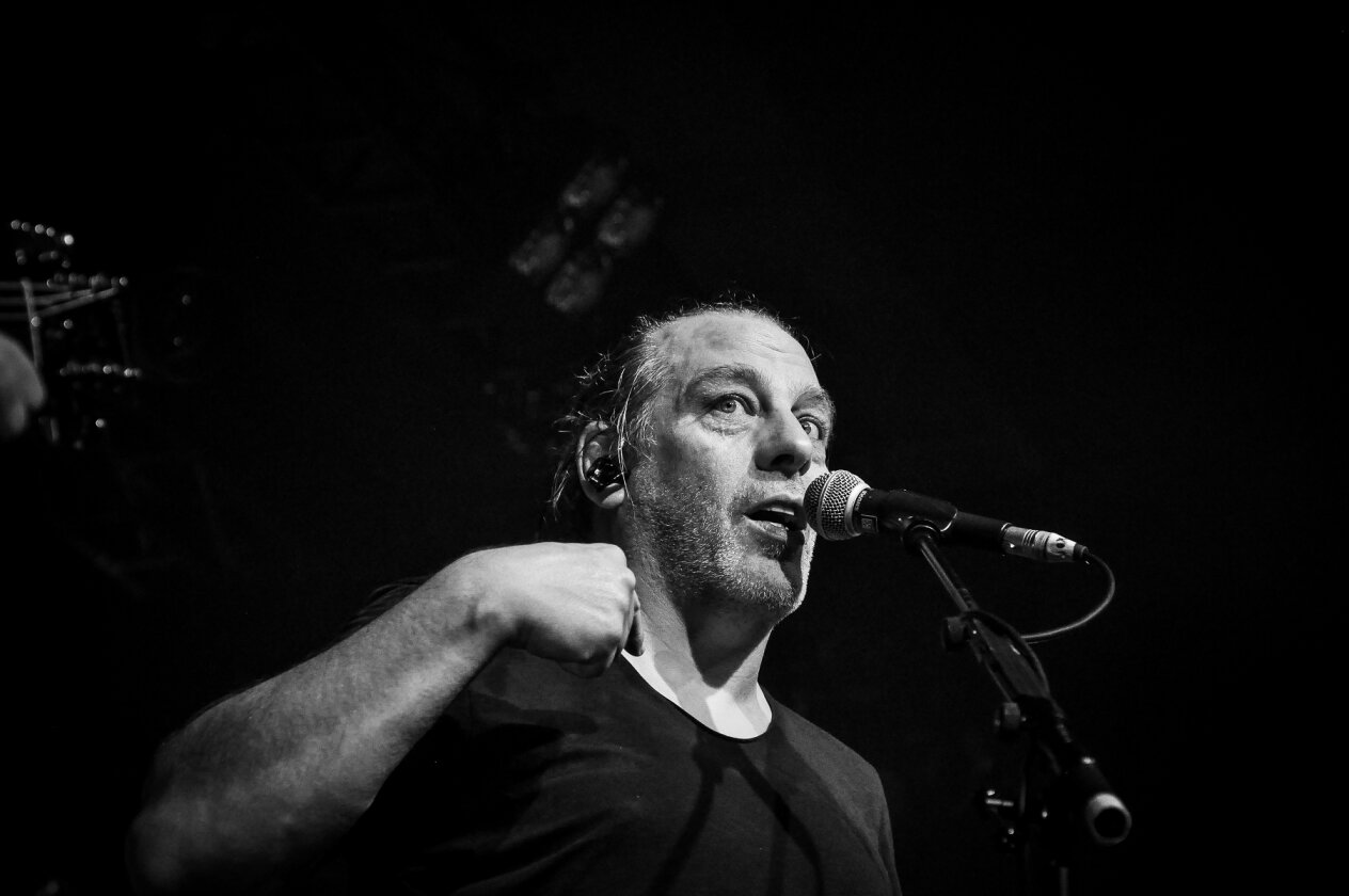 Open Your Eyes: Eine ausverkaufte Live Music Hall feiert 25 Jahre deutsche Crossover-Geschichte. – Guano Apes.