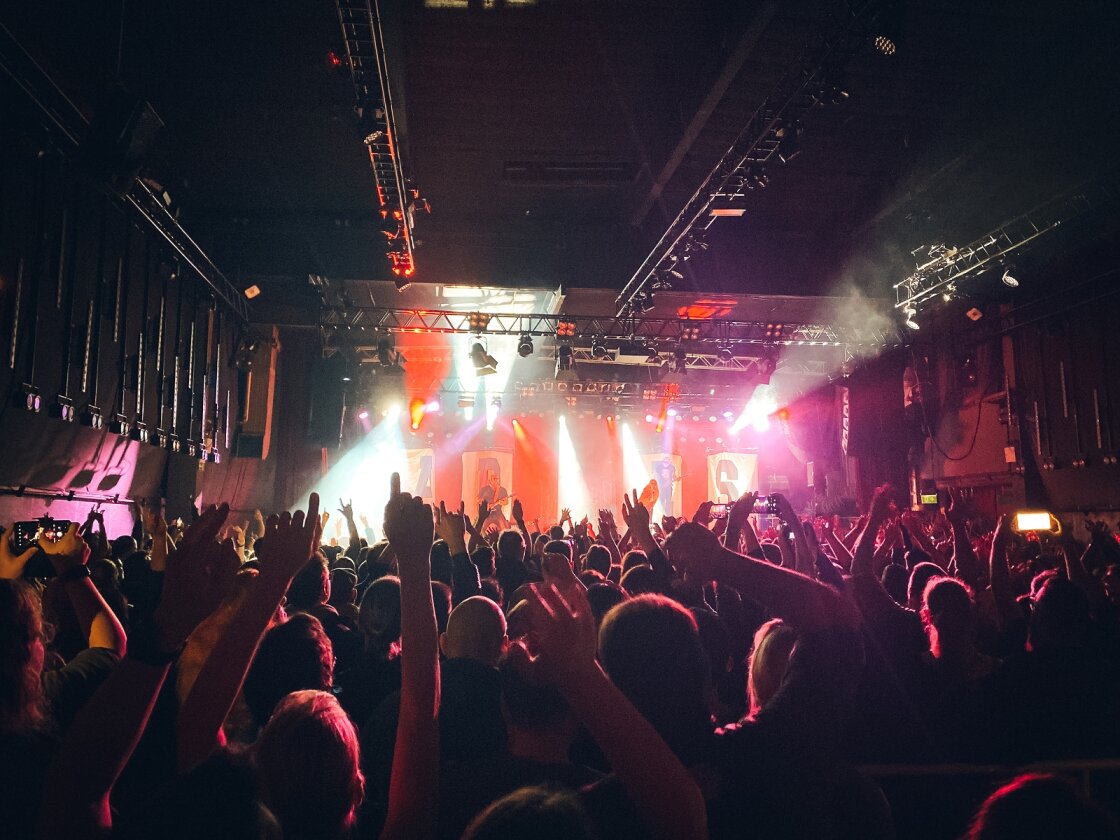 Guano Apes – Open Your Eyes: Eine ausverkaufte Live Music Hall feiert 25 Jahre deutsche Crossover-Geschichte. – Hallo Köln!