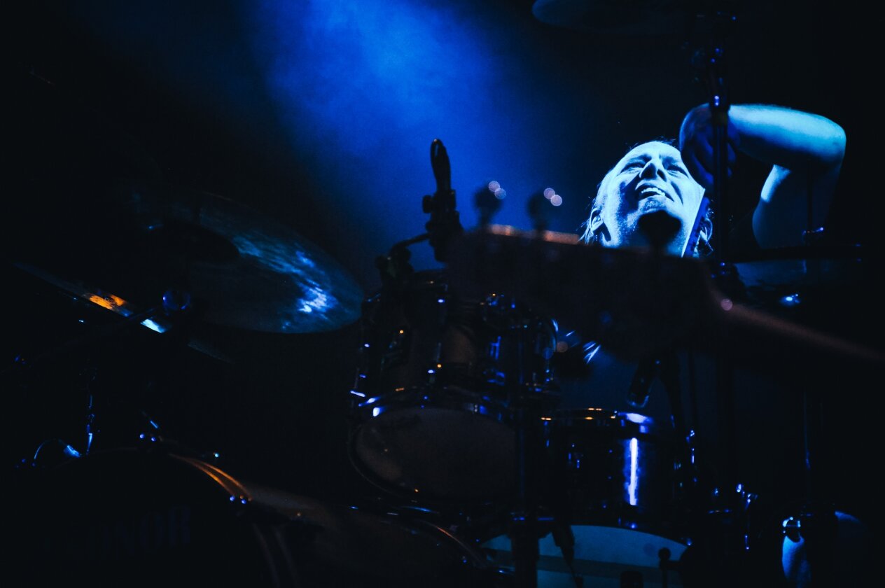 Guano Apes – Open Your Eyes: Eine ausverkaufte Live Music Hall feiert 25 Jahre deutsche Crossover-Geschichte. – … insbesondere Songs der ersten drei Alben.