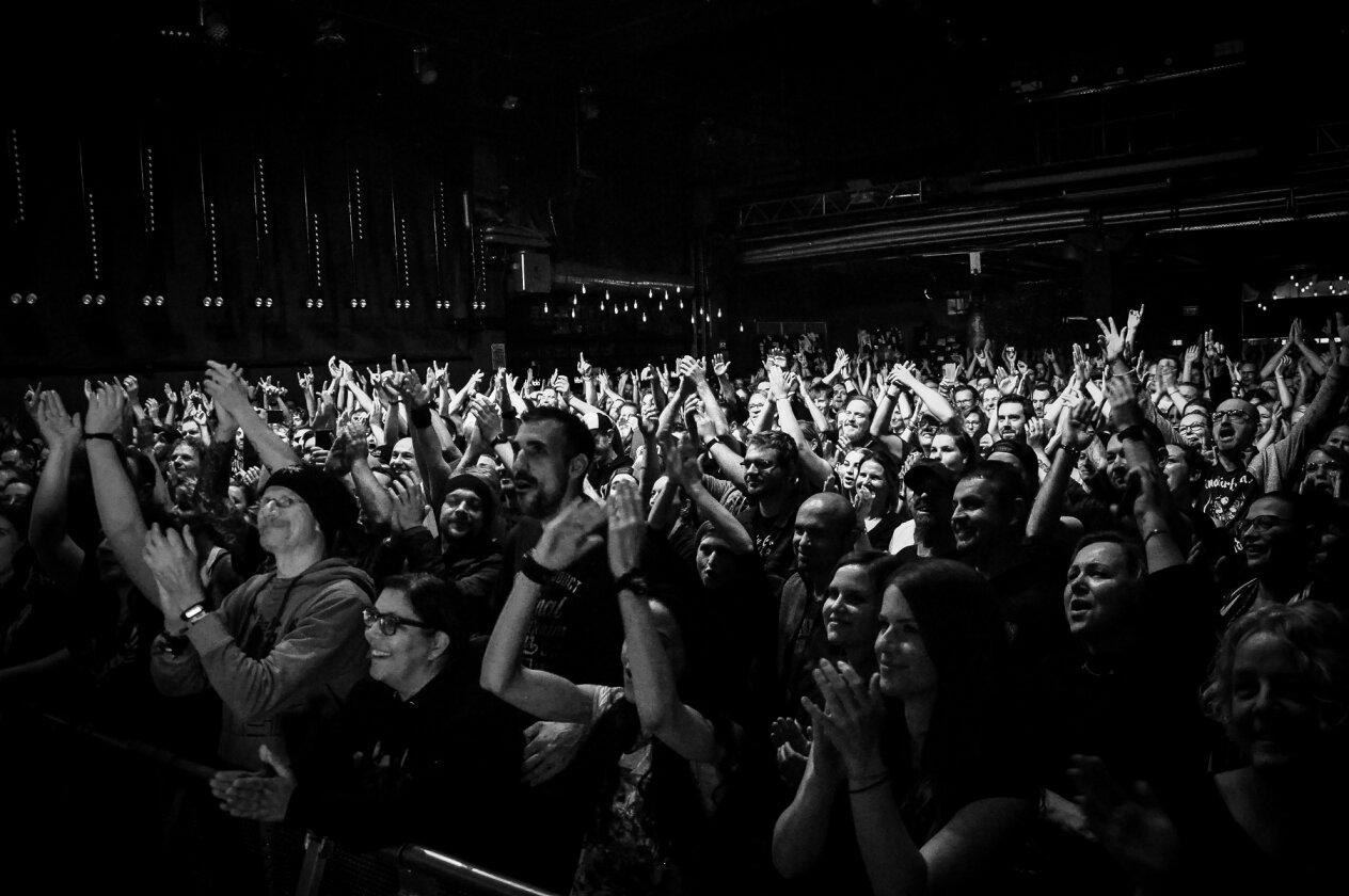 Guano Apes – Open Your Eyes: Eine ausverkaufte Live Music Hall feiert 25 Jahre deutsche Crossover-Geschichte. – Schön wars.