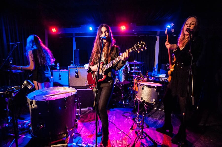 Haim – Drei kalifornische Schwestern verzaubern Köln. – 