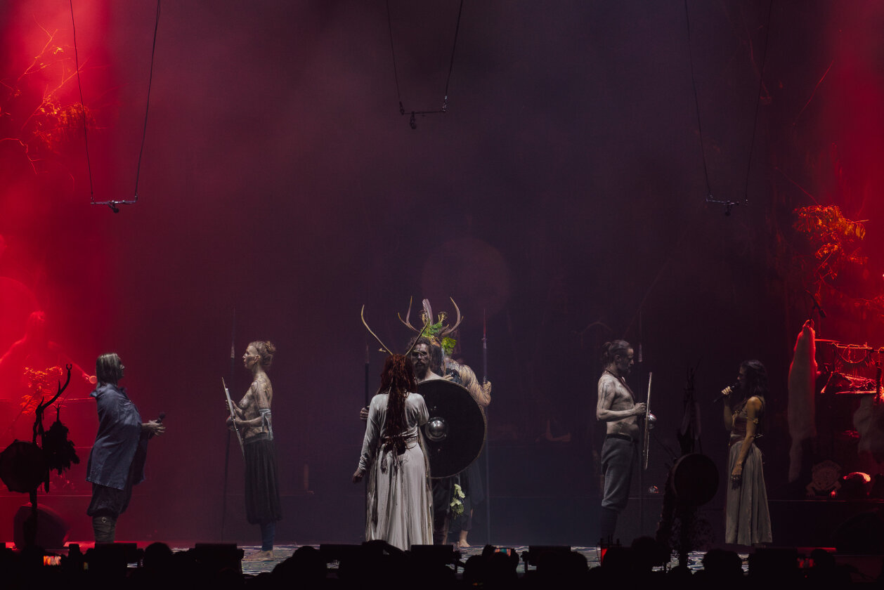 Mehr Ritual geht nicht: das dänisch-deutsch-norwegische Kollektiv live. – Heilung.