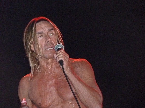 Iggy Pop – 65 Jahre und agiler denn je: Iggy und seine Stooges beim Greenville Festival. – 