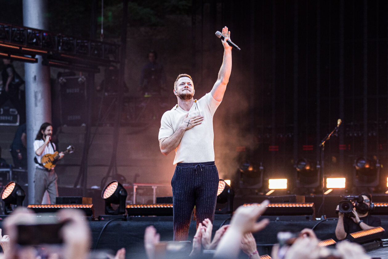 Imagine Dragons begeistern das ausverkaufte Open Air-Stadionrund. – Dan.