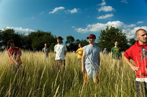 Irie Révoltés – Hände hoch, die Rebellen sind da! Diese Party hat eine Botschaft. – Inzwischen rocken sie längst große Festivalbühnen.