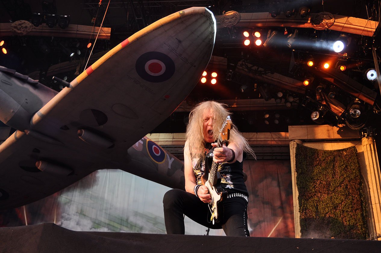 Iron Maiden – Über 30.000 Fans huldigten den Briten im Breisgau. – Janick Gers.