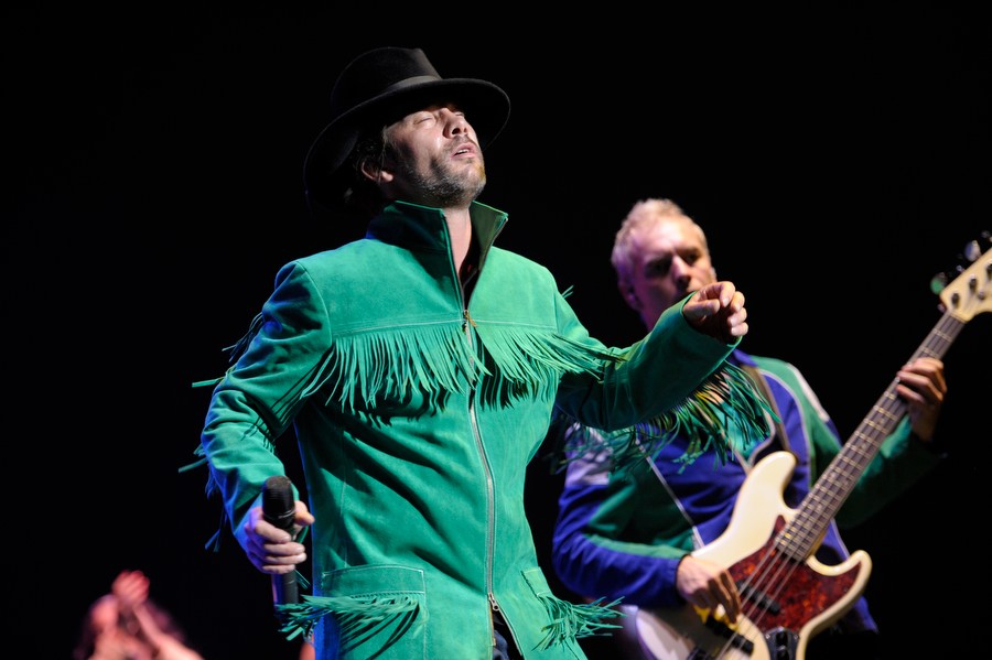 Nach Krankheit und ausgefallenen Terminen endlich in Oberhausen: Jamiroquai – Jay Kay