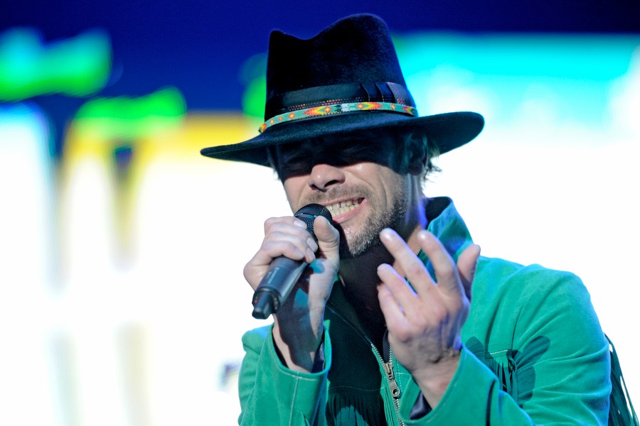 Nach Krankheit und ausgefallenen Terminen endlich in Oberhausen: Jamiroquai – ...Nebels nicht abheben. Doch dieses Mal gab es ein Happy End...