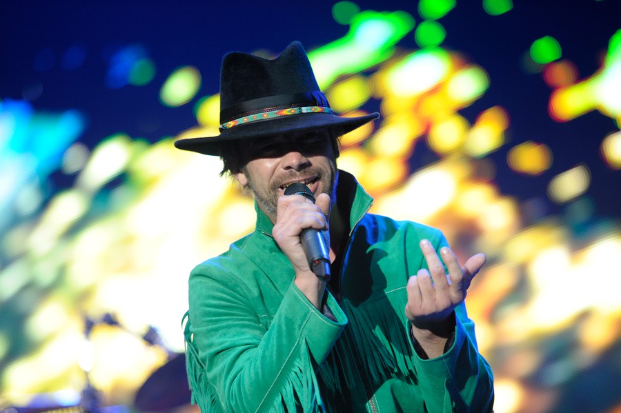 Nach Krankheit und ausgefallenen Terminen endlich in Oberhausen: Jamiroquai – ...schwor sie auf das Konzert ein.