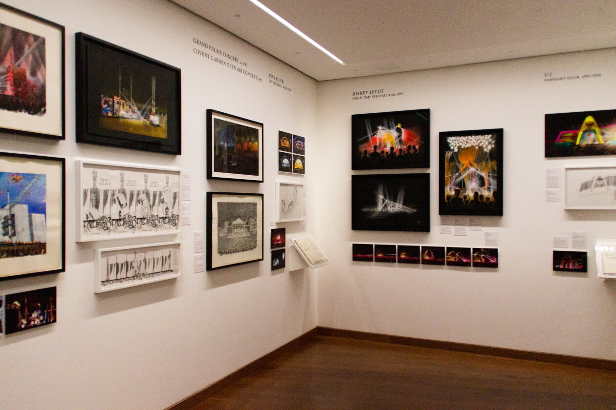 Jean Michel Jarre – Jean-Michel Jarre bei der Ausstellungseröffnung im Berliner Museum für Architekturzeichnung. – Entwürfe für Disney und U2.