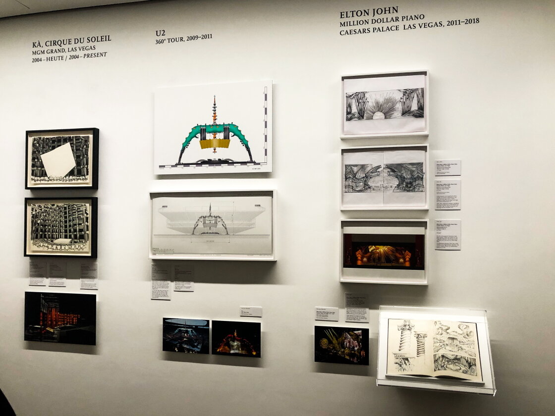 Jean Michel Jarre – Jean-Michel Jarre bei der Ausstellungseröffnung im Berliner Museum für Architekturzeichnung. – Entwürfe für U2 und Elton John.