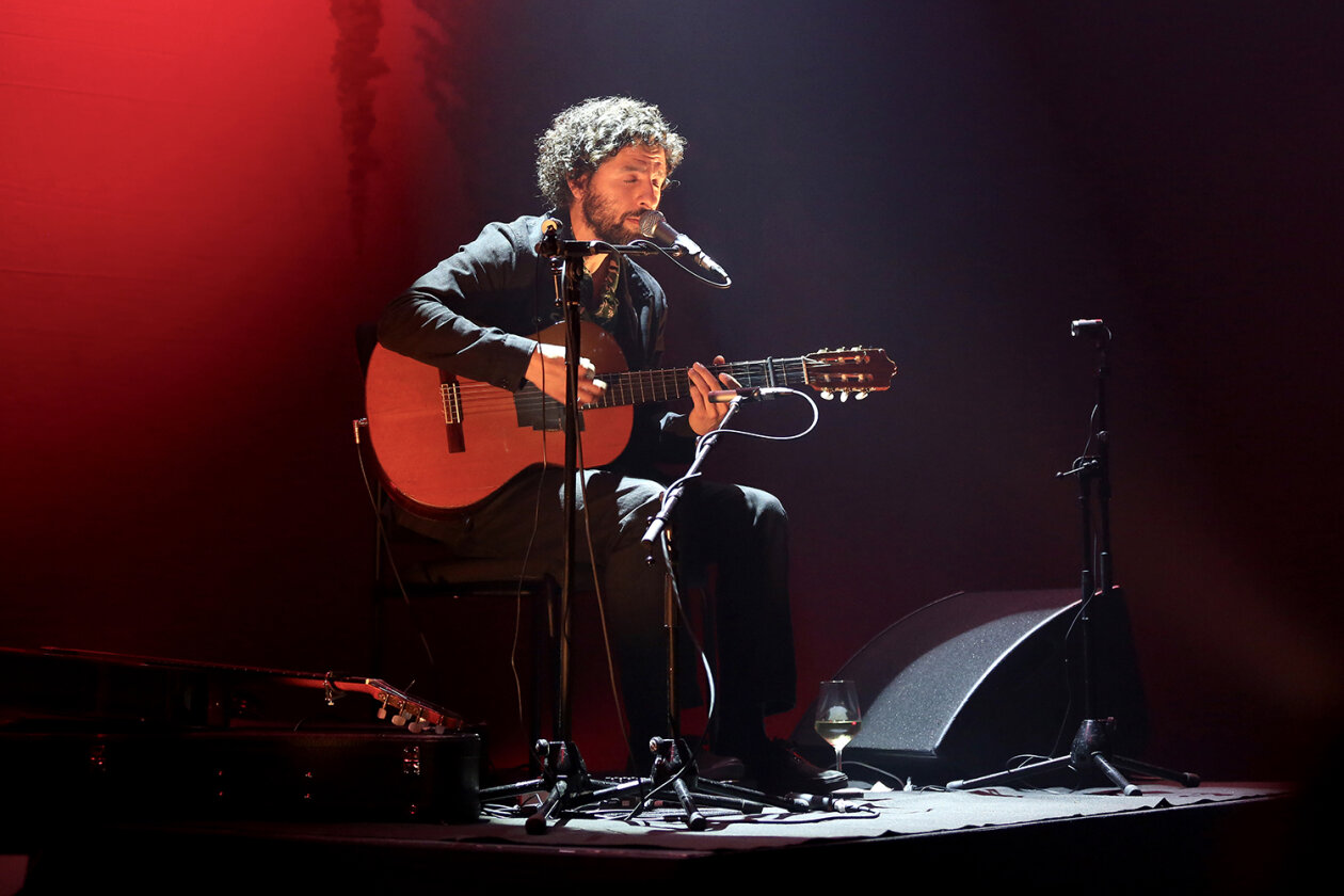 Entspannung pur: der schwedische Singer/Songwriter live. – José González.