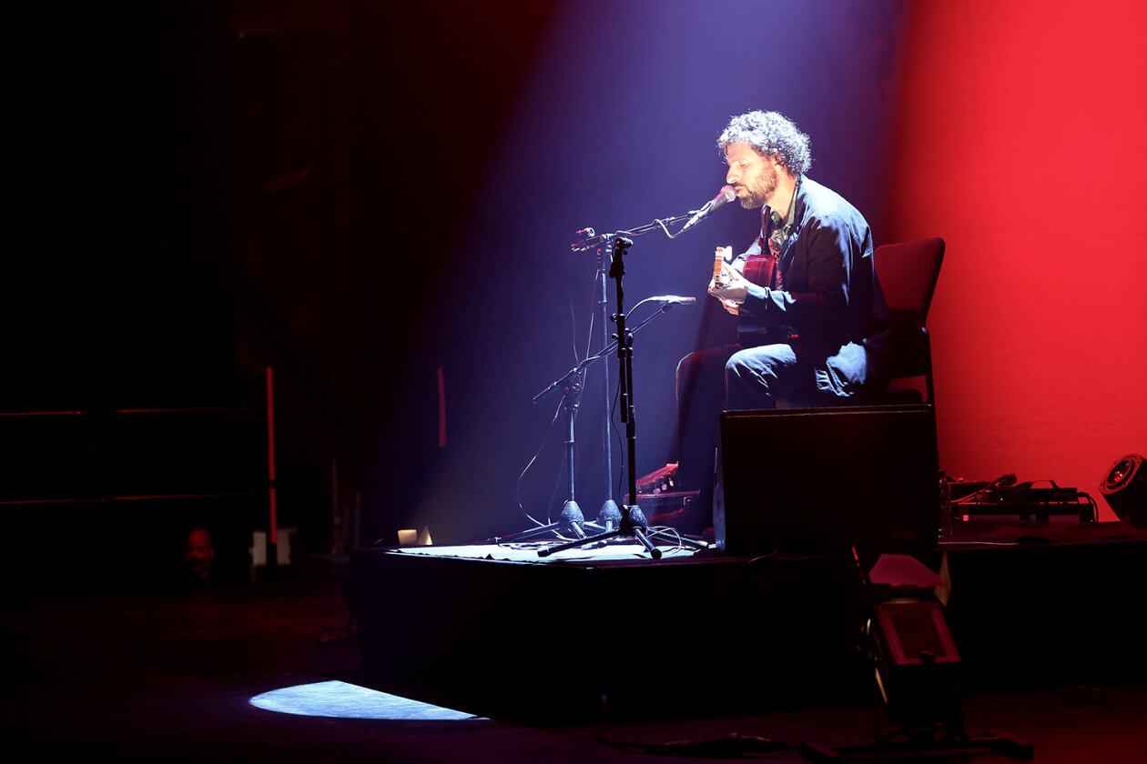 Entspannung pur: der schwedische Singer/Songwriter live. – José González.