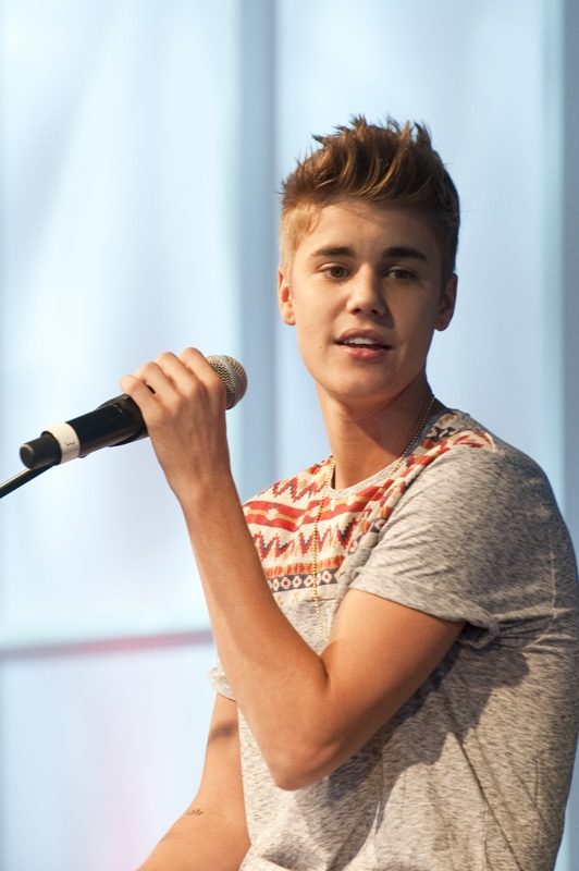 Justin Bieber unplugged am Frankfurter Flughafen. – Justin Bieber, Frankfurt 2012