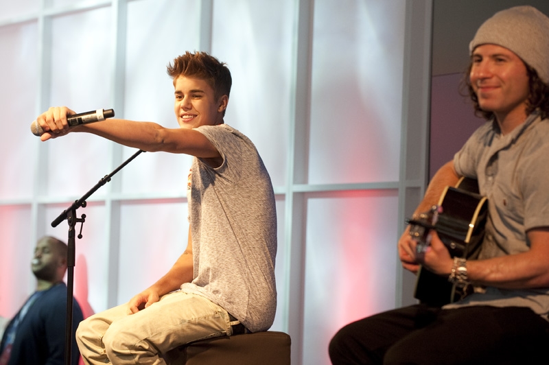 Justin Bieber unplugged am Frankfurter Flughafen. – Justin Bieber, Frankfurt 2012