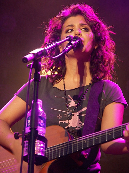Katie Melua – Die introvertierte Schönheit vertraut auf ihre Stimmgewalt. – 