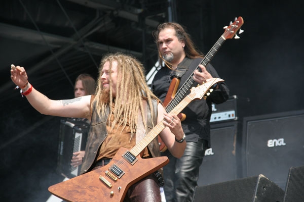 Korpiklaani – Wald- und Wiesen Metal auf der Festival Bühne. – 