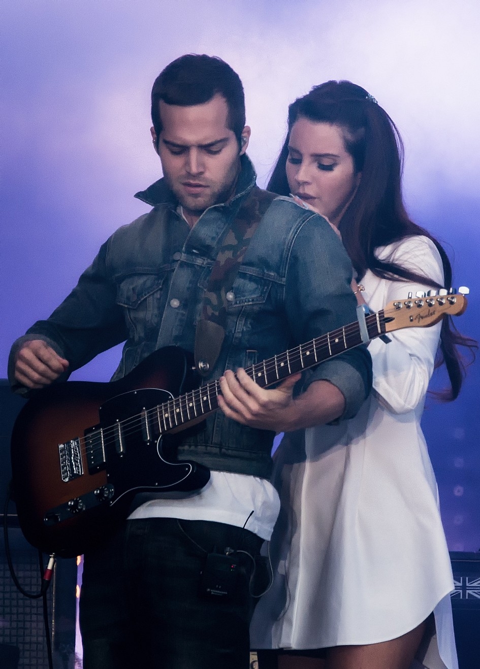 Lana Del Rey – Im kurzen Weißen beim  einzigen Konzert in Deutschland. – Maybe.
