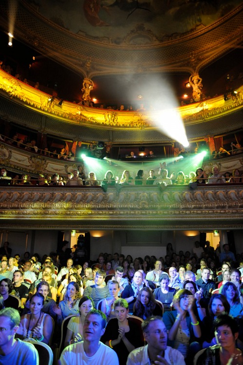 Irgendwas fehlt bei Lenka zur deutschen Lily Allen. – Lenka live in Baden-Baden