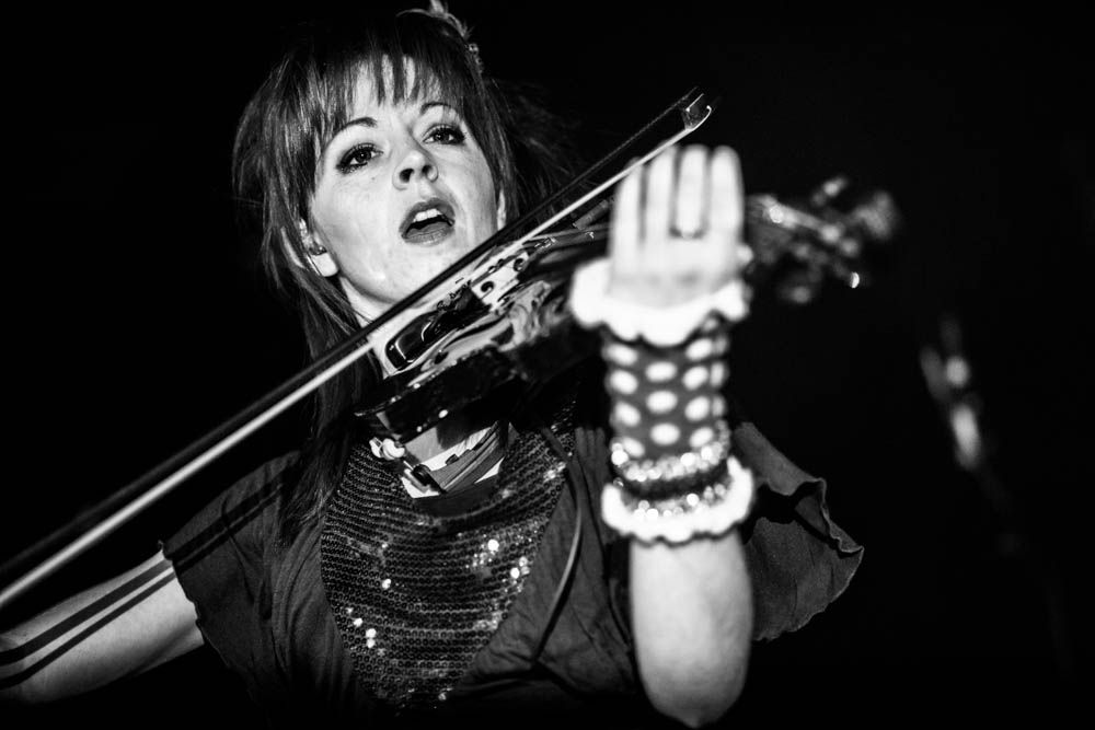 Lindsey und ihre Geige im ausverkauften Luxor. – Lindsey Stirling