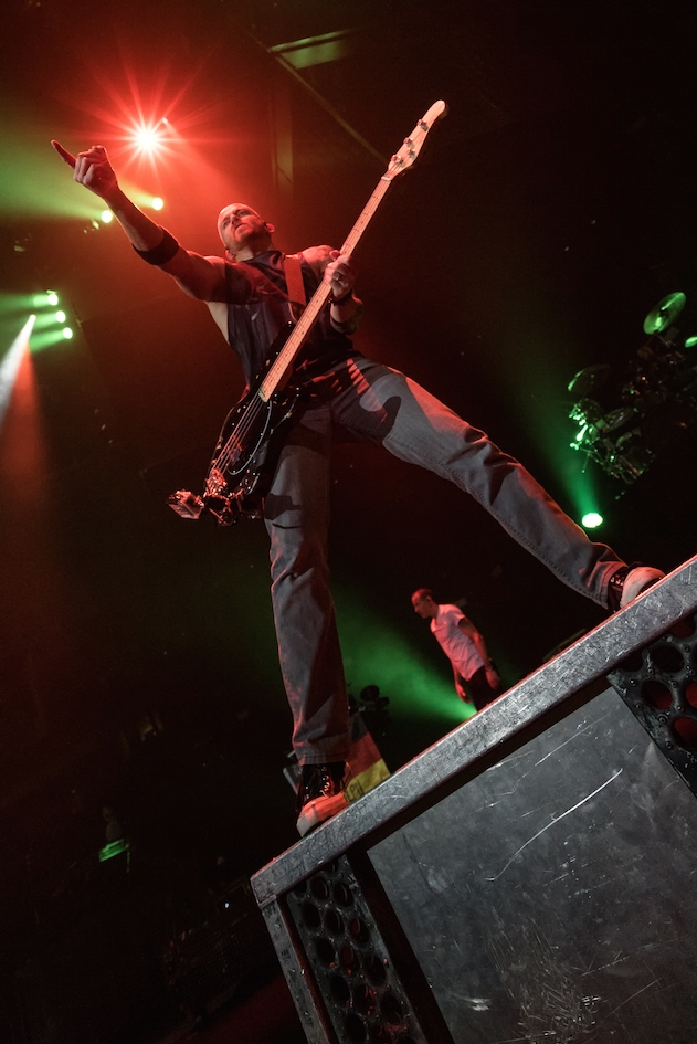 Linkin Park – Regelmäßig zu Gast in Good Ol' Germany - und dann natürlich nur in den größten Hallen. – Brad am Bass.