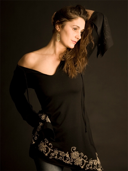Lisette Spinnler – 2010 präsentiert die Basler Sängerin "Siawaloma". – "Musik muss ...