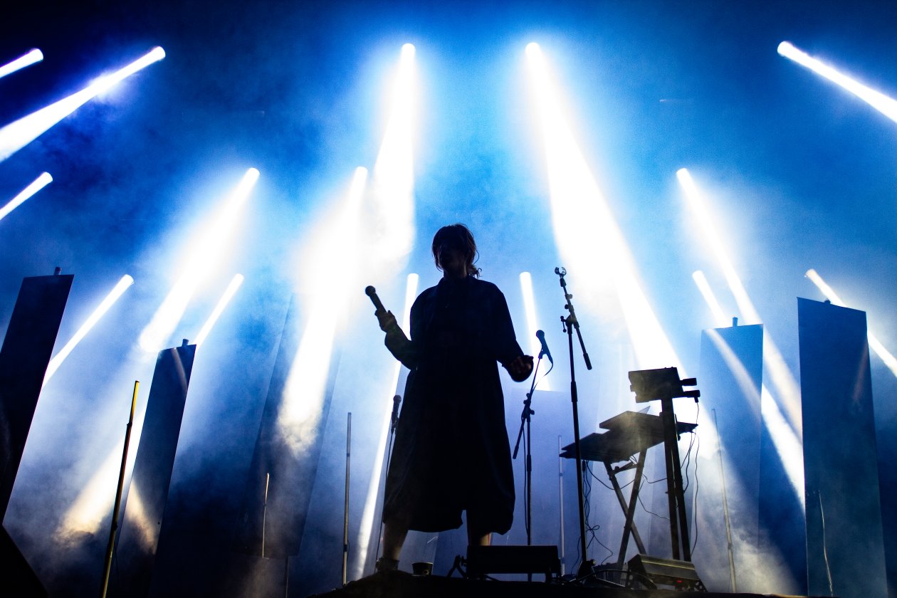 Orange Feeling mit Jenny Rossander und ihrer Lightshow. – Lydmor.