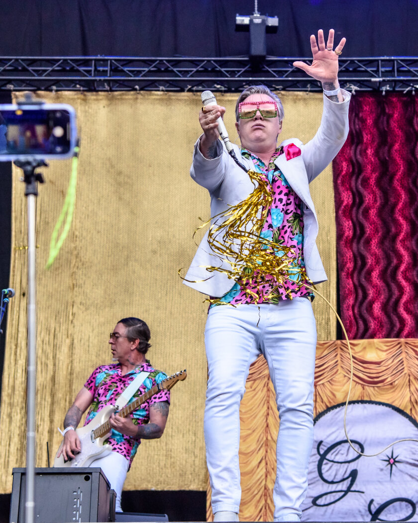 Punkrock zwischen Hawaii-Urlaub und Elvis Presley. – Me First And The Gimme Gimmes.