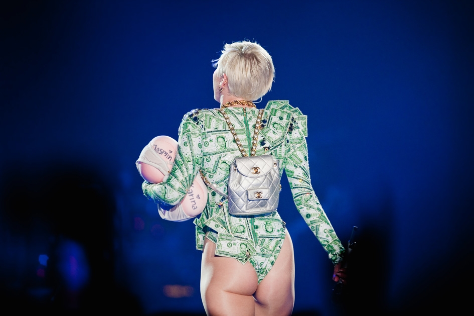 Miley Cyrus – Ein schöner Rücken ...