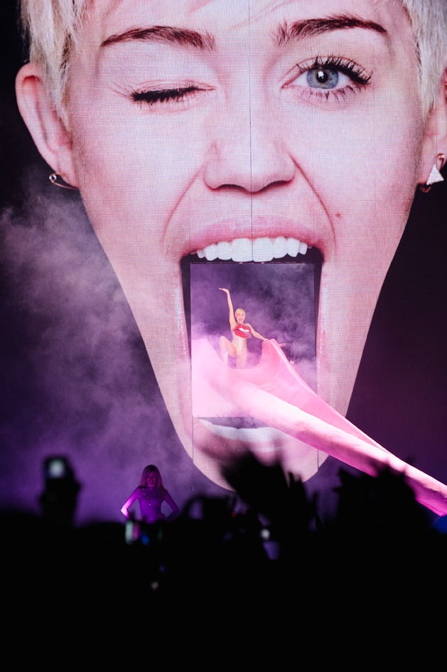 Miley Cyrus – Wow!