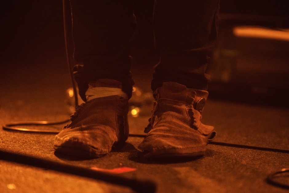 Milky Chance – Das Duo der Stunde: Kaum ein Konzert, bei dem die Location nicht aus allen Nähten platzt! – ... unten.