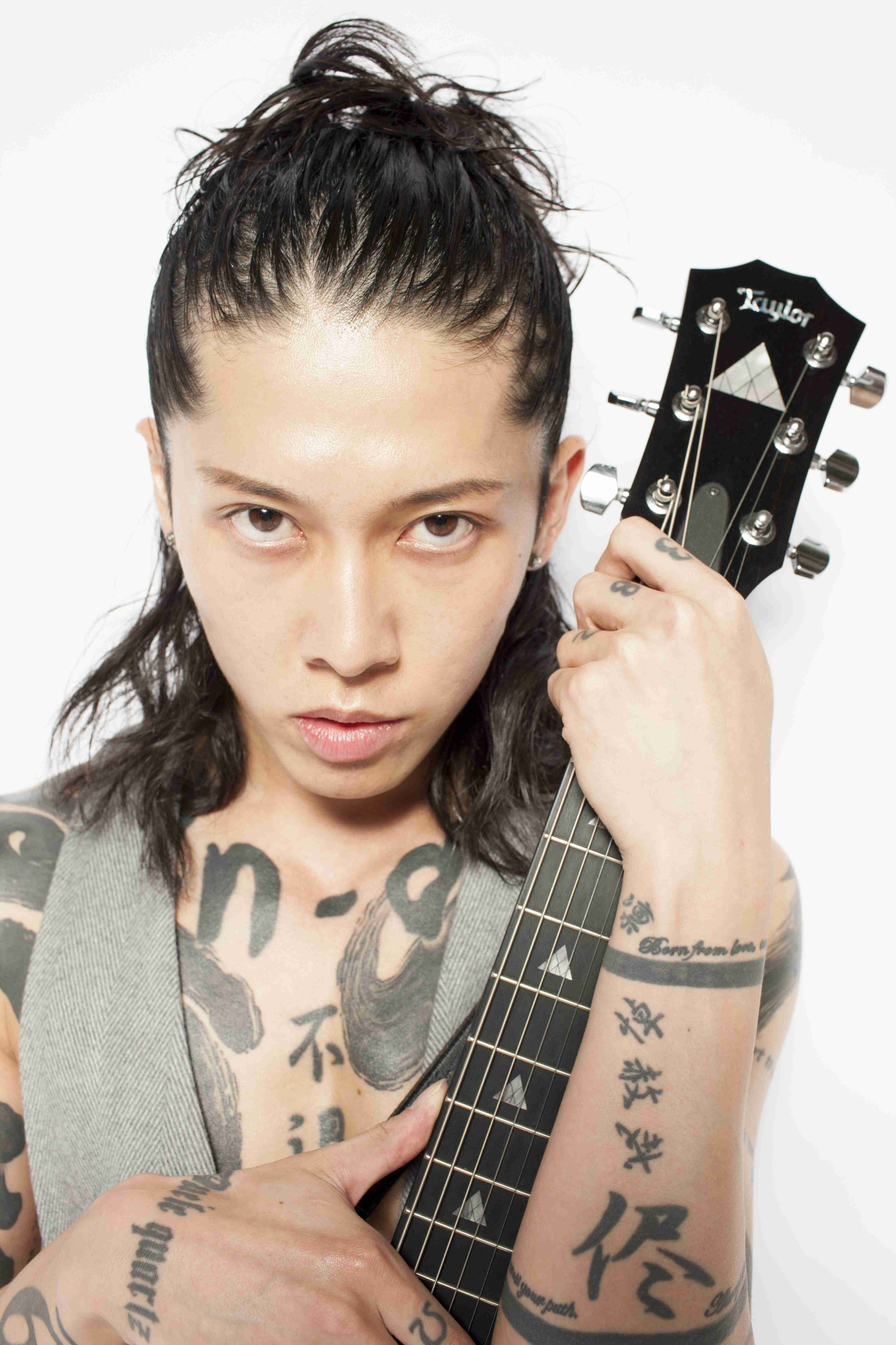 Fotos zum Albumrelease von "Miyavi". – In Japan ist "Miyavi" schon seit knapp einem Jahr erhältlich.