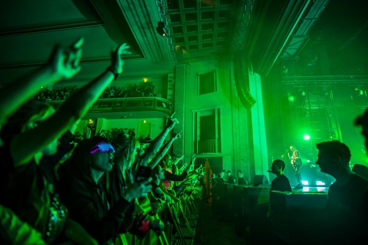 Muse – Mal im etwas kleineren Rahmen: Matthew Bellamy und Co. beim letzten Gig ihrer "October Theatre Tour" im Herbst in der Hauptstadt. – Begeisterung in Berlin.