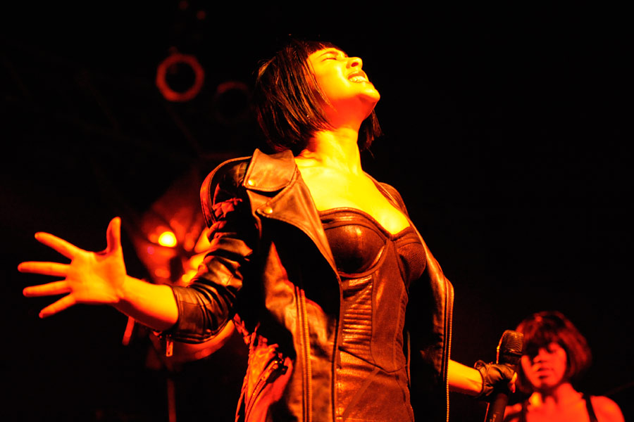 Natalia Kills startet als Support für Robyn in Köln – Mit viel Energie auf der Bühne: Natalia Kills