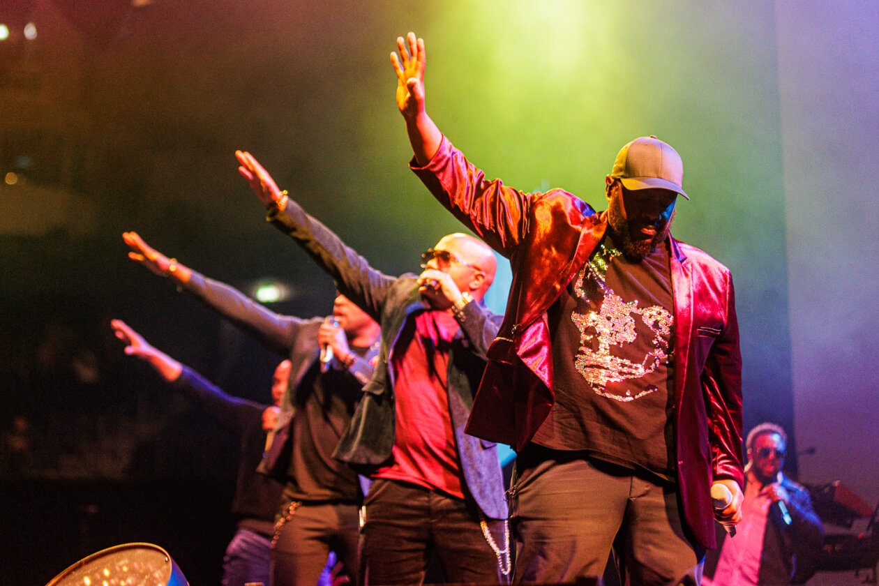 Auf Tour mit Pur: die A-cappella-Crew aus New York. – Naturally 7.