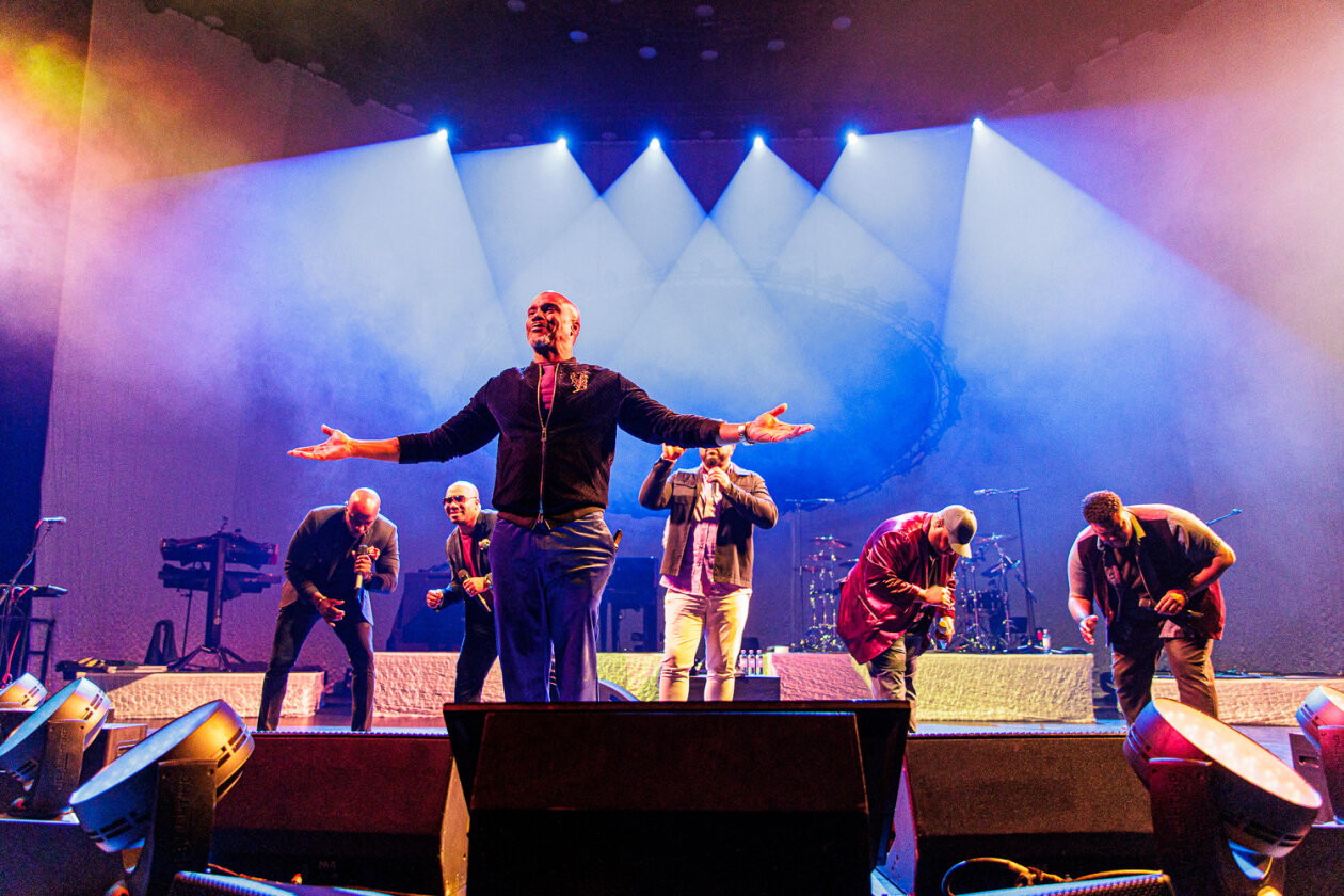 Auf Tour mit Pur: die A-cappella-Crew aus New York. – Naturally 7.